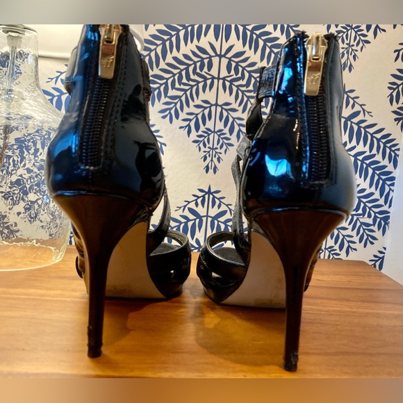 Black patent strappy platform heels.  Size 8. - Picture 4 of 6